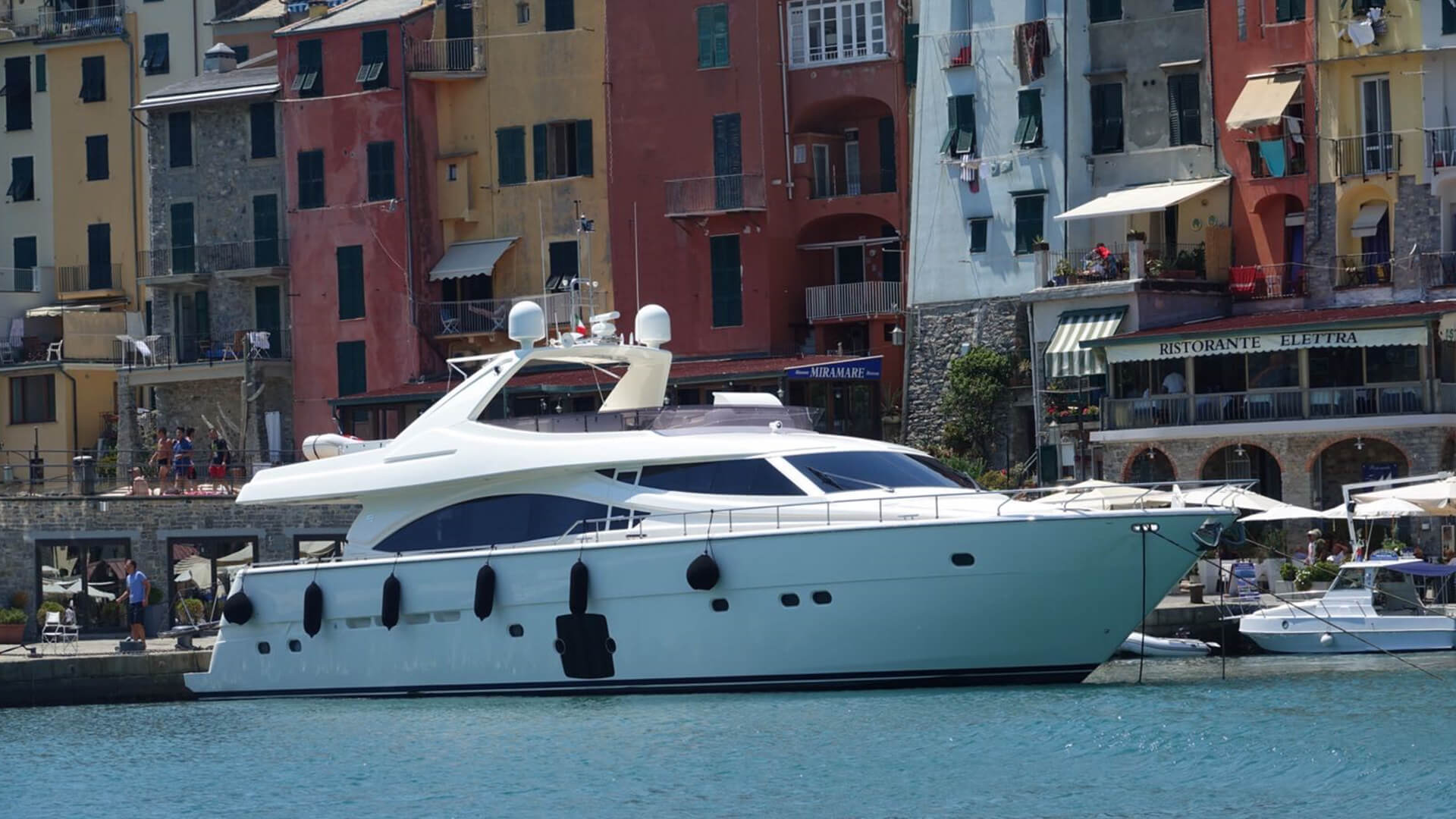 FERRETTI 83 2009